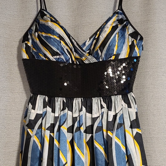 Dress - Picture 2 of 3